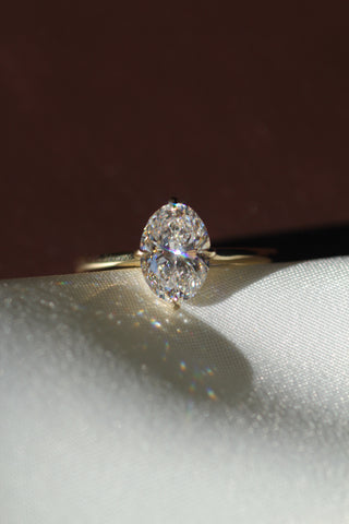 Atlas North South Solitaire, Oval Cut