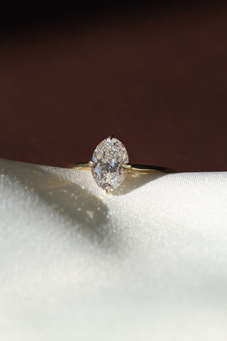 Atlas North South Solitaire, Oval Cut