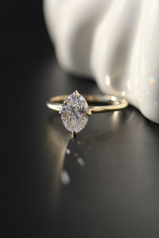 Atlas North South Solitaire, Oval Cut