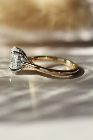 Budapest Ring, Oval Cut