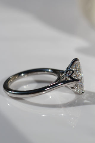 Atlas North South Solitaire, Oval Cut