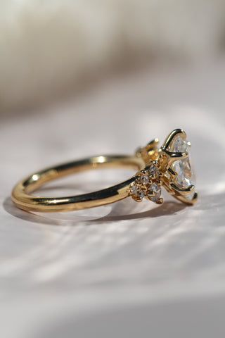 Montreal Ring, Oval Cut
