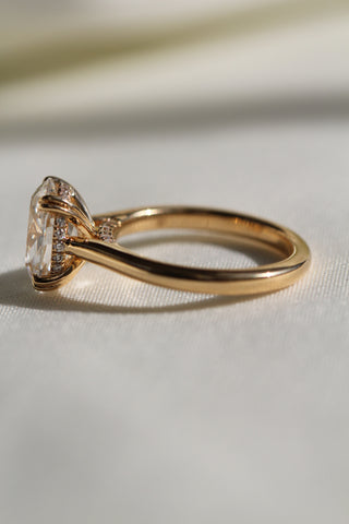 Vienna Ring, Oval Cut