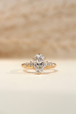 Versailles, Oval Cut