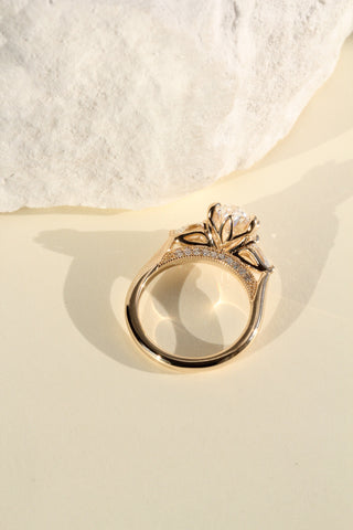 Vintage Amsterdam 3 Stone, Oval Cut
