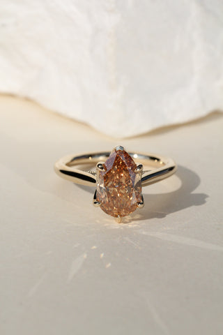 2.77 Golden Honey Champagne Pear Vintage Monaco