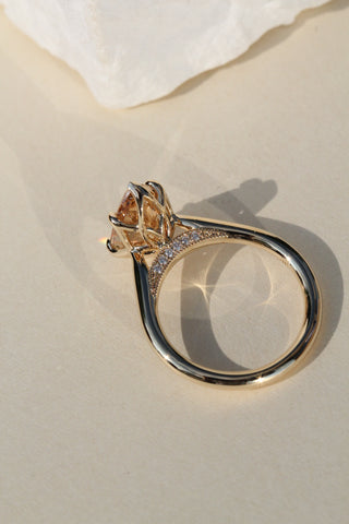 2.77 Golden Honey Champagne Pear Vintage Monaco